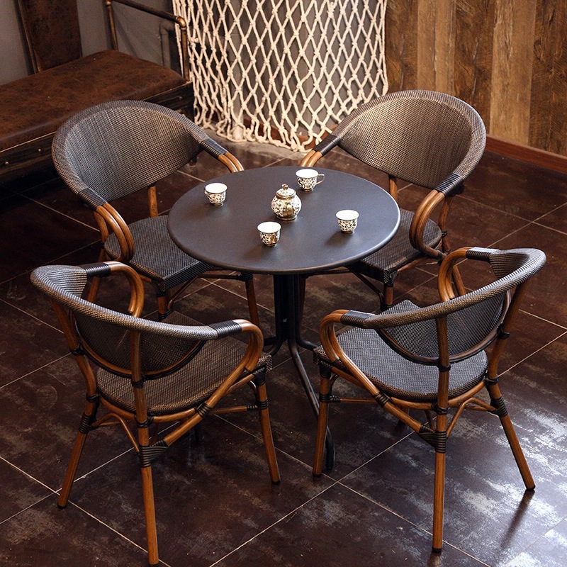 Outdoor Furniture Table And Chairs - طقم طاولة وكراسي خارجية عصرية مخصصة